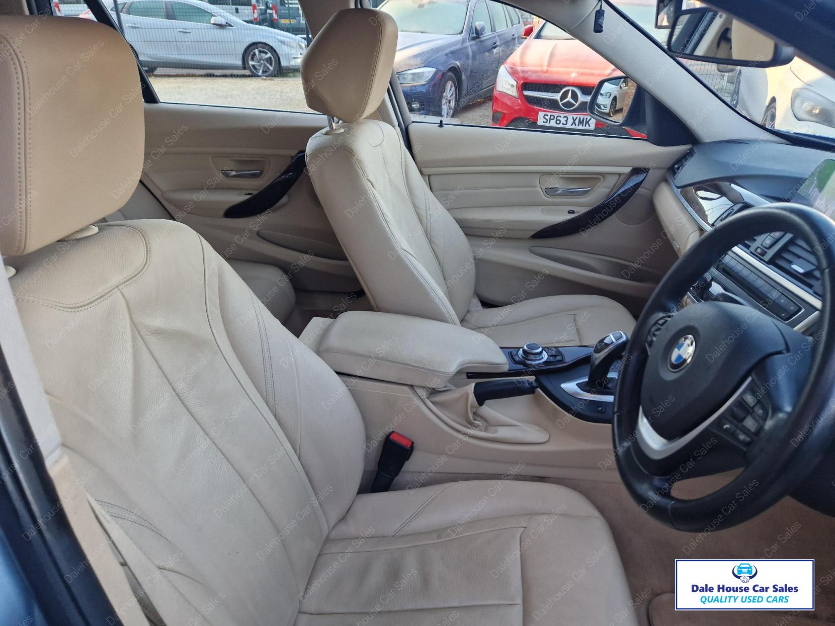 BMW 3 Series 3.0 330d Luxury Touring 5dr Diesel Auto Euro 5 (s/s) (258 ps)