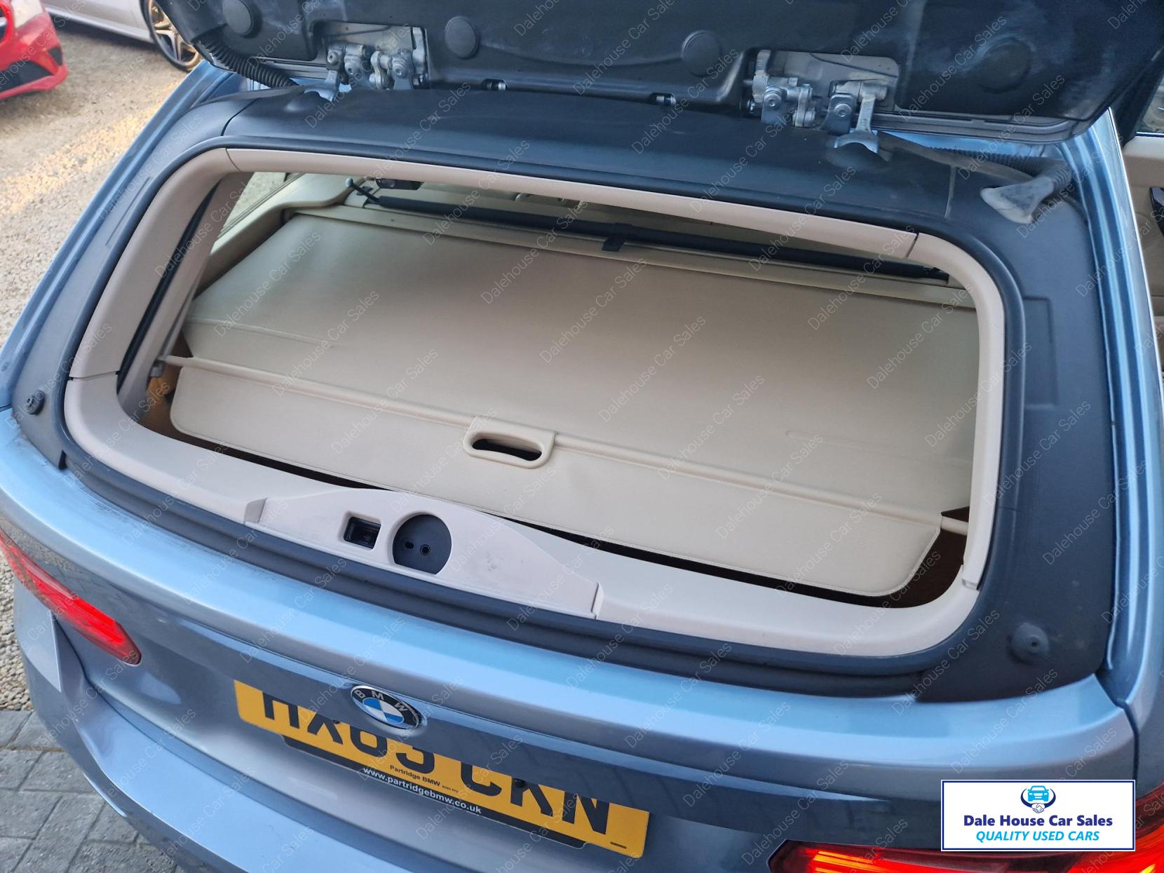 BMW 3 Series 3.0 330d Luxury Touring 5dr Diesel Auto Euro 5 (s/s) (258 ps)