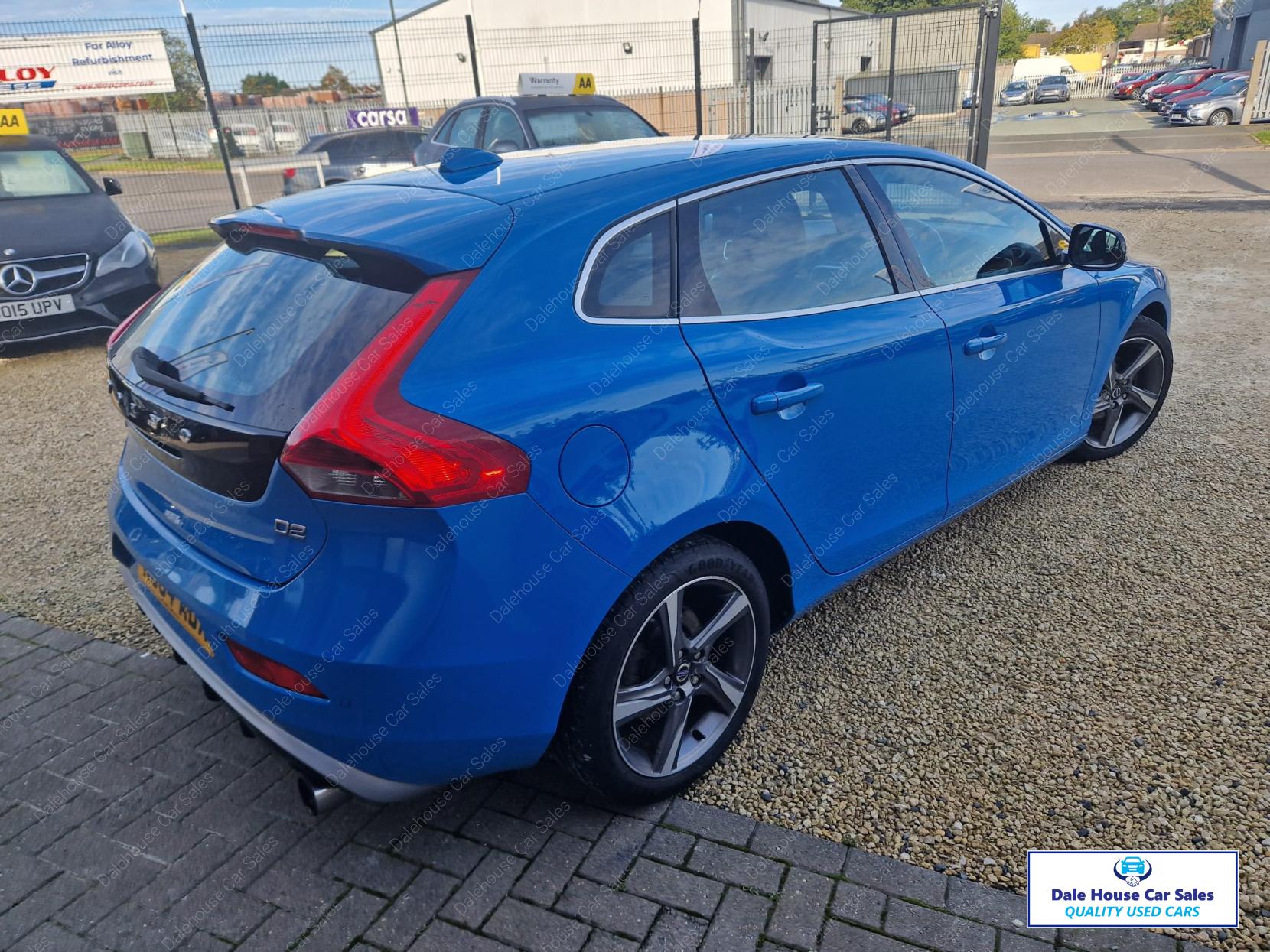 Volvo V40 1.6 D2 R-Design Hatchback 5dr Diesel Manual Euro 5 (s/s) (115 ps)