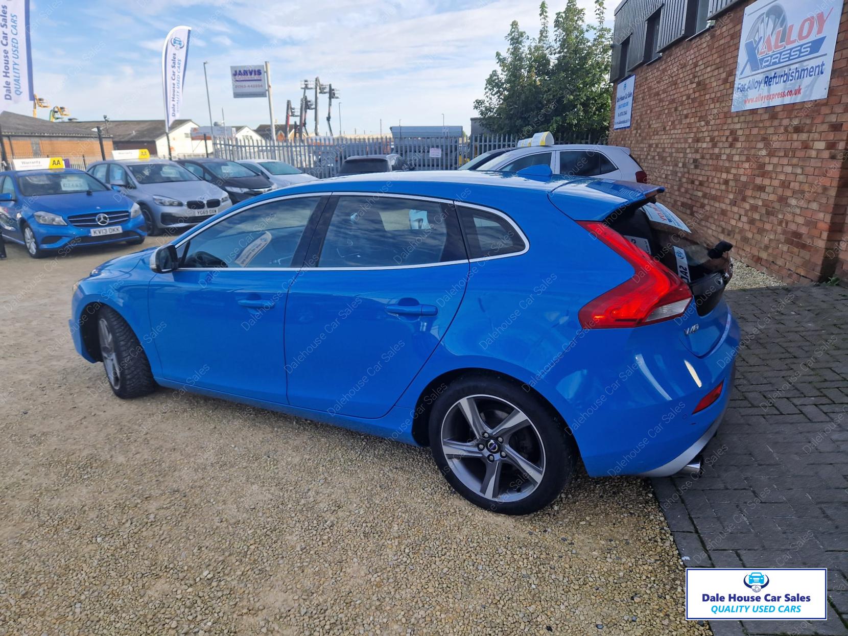 Volvo V40 1.6 D2 R-Design Hatchback 5dr Diesel Manual Euro 5 (s/s) (115 ps)