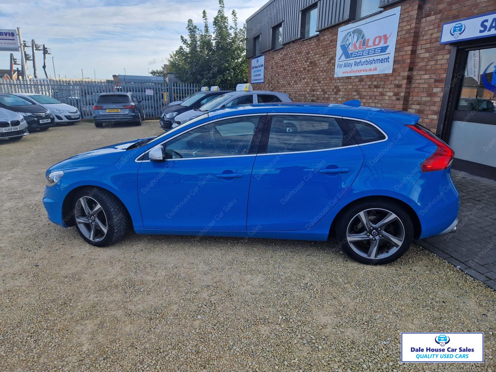 Volvo V40 1.6 D2 R-Design Hatchback 5dr Diesel Manual Euro 5 (s/s) (115 ps)